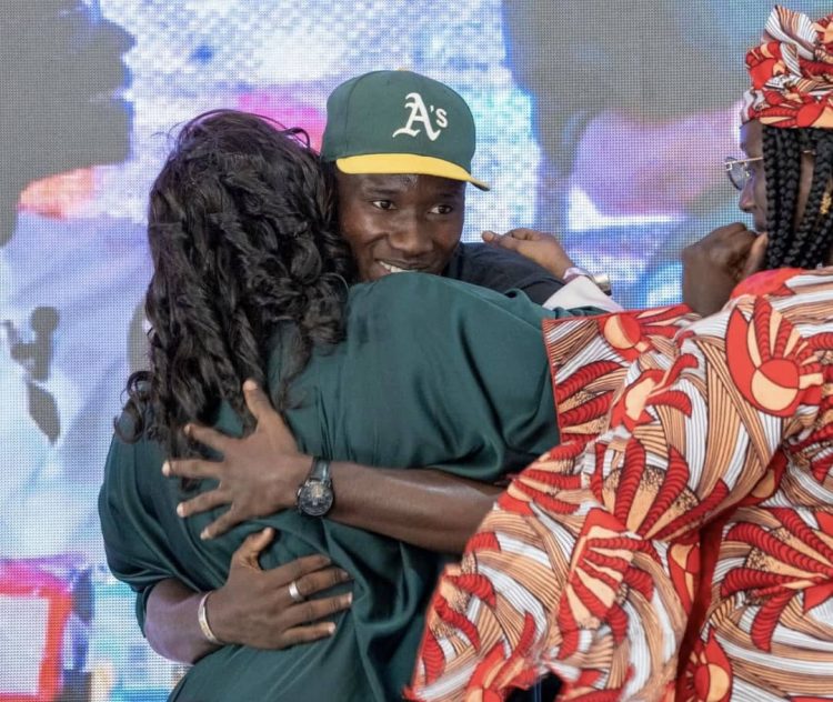 Kandia Kouyaté à sa maman Sona Tata « je dirais à maman de ne plus pleurer, nous sommes là »