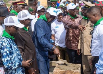 FIFA Forward : Pose de la première pierre du terrain synthétique de Mamou