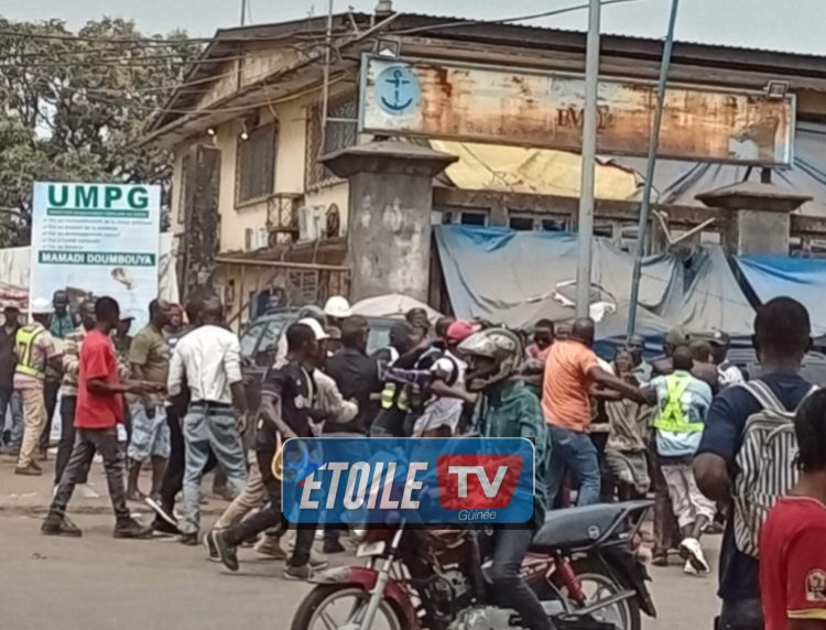 Port de conakry/AGEMAP: Les dockers manifestent contre un 3è mandat du Secrétaire général et ça vire aux affronts