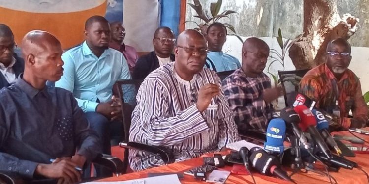 Immersion gouvernementale et la marche de la paix: Dr Faya Milimono y voit un feu de pailles