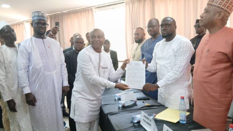 Guinée: 53 partis politiques réunis au sein de l’AFP officialisent leur soutien au Général Mamadi Doumbouya (Déclaration)