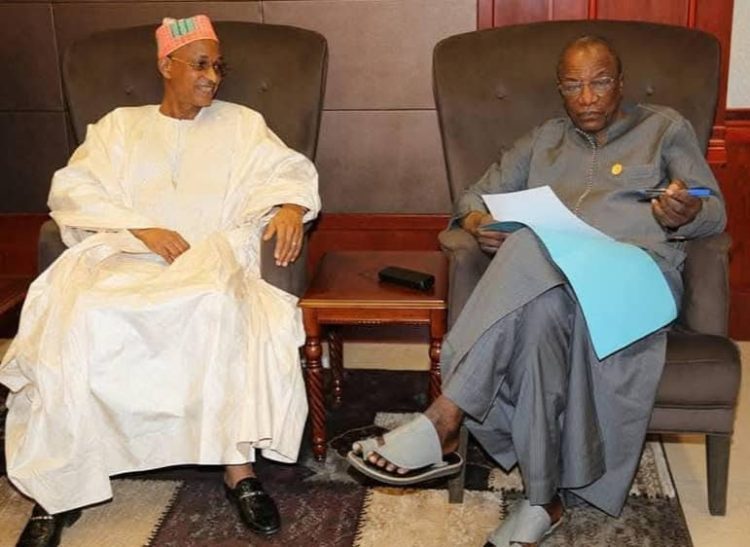 ALPHA CONDÉ et CELLOU DALEIN DIALLO :   LES ARCHITECTES DU MALHEUR NATIONAL ET LE PARADOXE D’UN APPEL AU BOYCOTT (par Abdoul Mazid Bah)