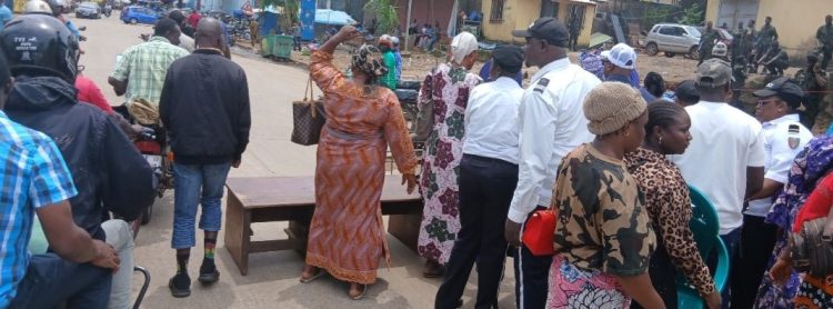 Kaloum: les femmes protestent dans les rues contre une décision de l’État…