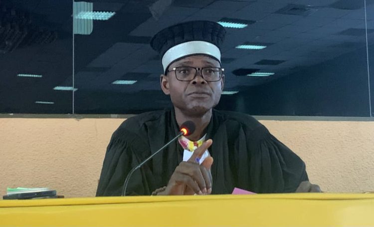 CRIEF: le président Francis Kova impose le port de la tenue des magistrats…