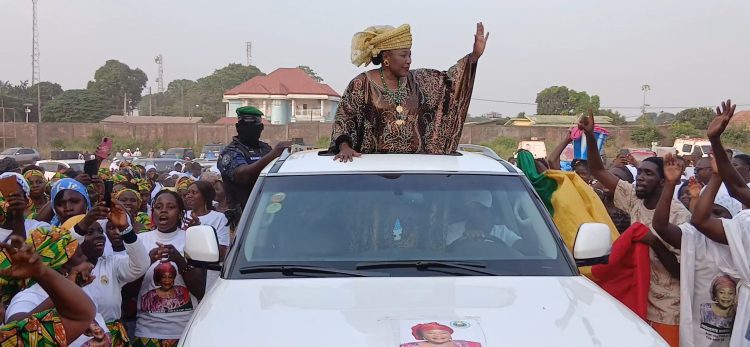 « Les femmes doivent oser le pouvoir » Hadja Makalé Camara ouvre sa campagne à Dubréka