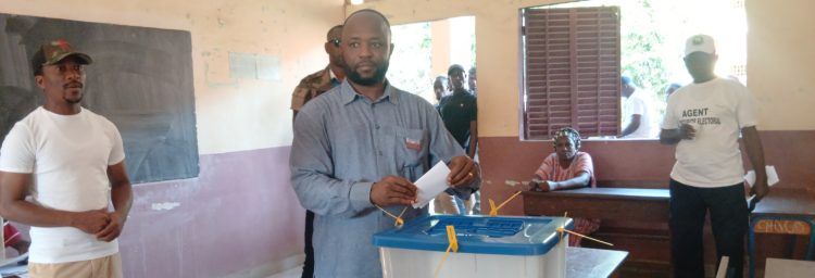 Présidentielle 2025: le ministre du Travail vote au lycée Donka 2 et salue une forte ferveur citoyenne