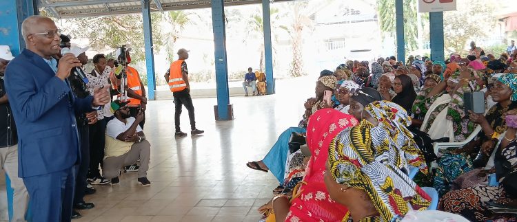 Bah Oury aux commerçantes de Conakry : «Votre priorité, ce sont les marchés, nous allons les réaliser»