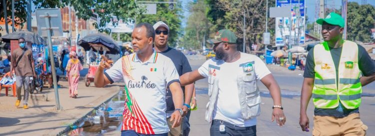 « Quand on vient et que devant ta boutique est sale, elle sera fermée toute la journée avec une amende » dixit Aboubacar CAMARA