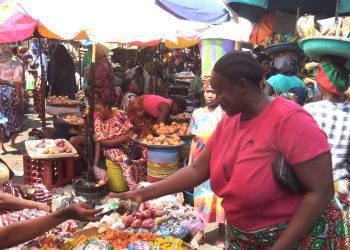 «Tout a doublé» : la flambée des prix frappe au marché de Matoto avant le Ramadan