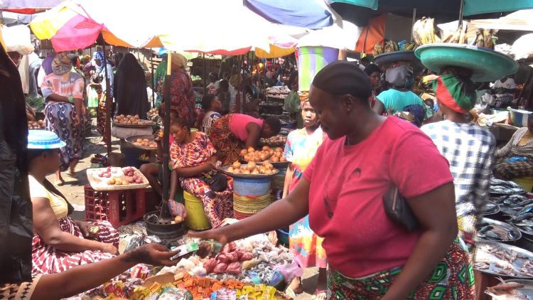 «Tout a doublé» : la flambée des prix frappe au marché de Matoto avant le Ramadan