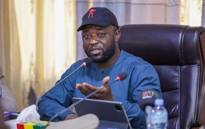 Conakry: le ministre François Bourouno ordonne le déguerpissement des occupants autour des services publics